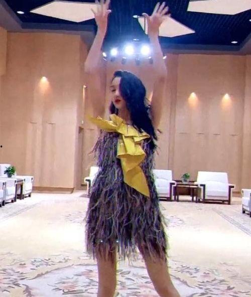 吊带裙爆料视频大全下载,性感瞬间尽收眼底  第1张